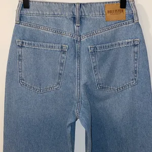 NWT!! Hollister Ultra High Rise Baggy Jeans Size 25R / 0R thumbnail 11