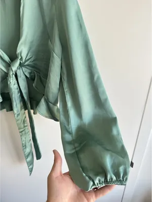 Sage The Label Satin Tie Front Crop Blouse Sage Green Long Sleeve Size L thumbnail 3