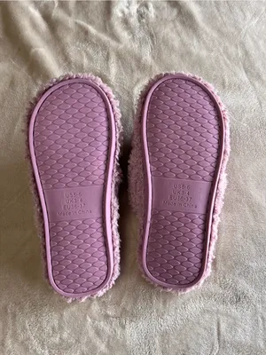 GOEWY Lavender Fuzzy Criss Cross Memory Foam Slippers House Shoes Sz 5-6 NWOT thumbnail 4