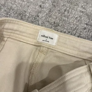 Aritzia Wilfred modern cargo pant in gd birch thumbnail 4