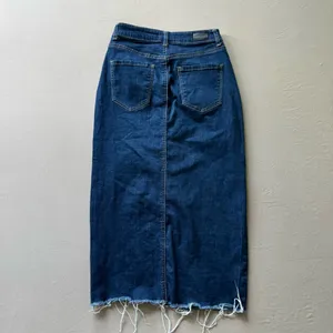 Black Label By C’est Toi button-front denim midi skirt thumbnail 2