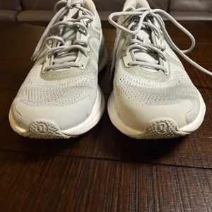 Lululemon Blissfeel Running Shoes Womens Light Grey Silver Athletic Sneakers 9 thumbnail 4