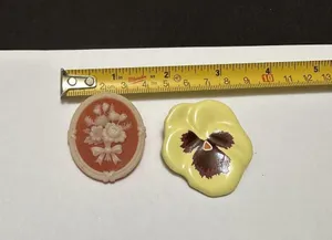 Lot Of 2 Signed Avon Flower Floral Brooch Pins thumbnail 4