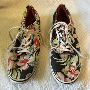 Vans Hawaiian Floral Low Top Sneakers Size 9.5 thumbnail 2