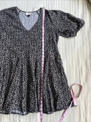 Universal Threads Black Floral V-Neck Dress thumbnail 5