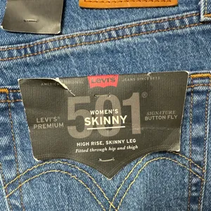 NWT Levi’s 501 Skinny Jeans in Blue Size 25 x 28‎ thumbnail 6