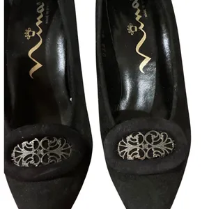 Nina Black Suede Pointed Toe Pumps Silver Filigree Size 6M Made in Spain thumbnail 2