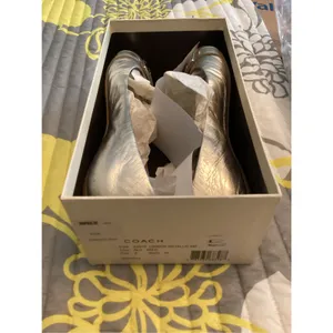Coach "London" Women’s Metallic Kid Gold Leather Ballet Flats (Style A2910) Sz 8 thumbnail 6