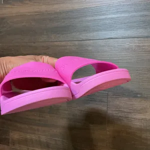 Juicy Couture Logo Slide Sandals Pink Embossed Rubber Shoes Size 38 EU 7 US thumbnail 6