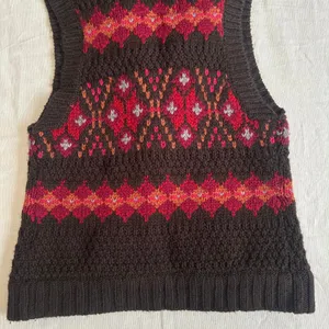 Abercrombie & Fitch Brown and Red Knit Sweater Vest Size Small thumbnail 8