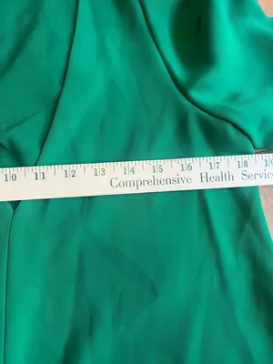 Zara Emerald Green V-Neck Midi Dress with Puff Sleeves thumbnail 8