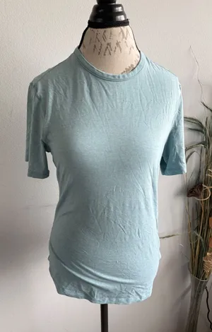 Lululemon Womens Heathered Light Blue Short Sleeve Athletic T-Shirt Slim‎ Fit thumbnail 1
