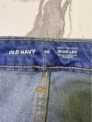 Old Navy Womens Size 30 Extra High Rise Wide Leg Jeans Light Wash Distressed NWT thumbnail 3