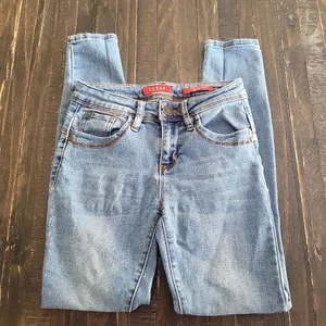 Guess Beyla Fit Curvy Mid Rise Blue Skinny Jeans Size US 25 thumbnail 1