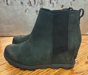SOREL Joan Of Arctic III Chelsea Wedge Slip On Black Leather Boots Size 9 thumbnail 1