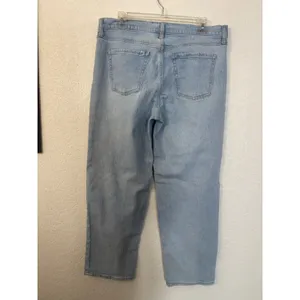 Old Navy Boyfriend Loose Jeans 10 Light Wash Mid Rise Straight Leg Denim thumbnail 2