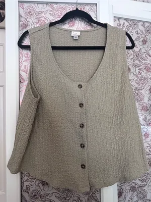 a new day Khaki Sleeveless Button-Front Crinkle Tank thumbnail 1