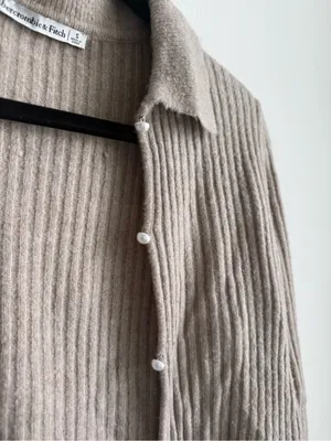 Abercrombie & Fitch Taupe Ribbed Knit Collared Pearl Button Cardigan Size S thumbnail 3
