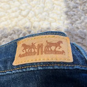 Levi’s Women’s 505 Straight Leg Jeans Dark Rinse Size 8 thumbnail 9