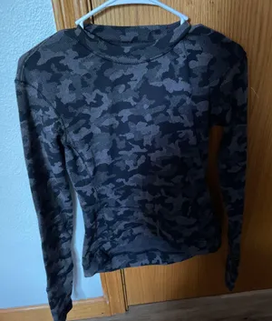 Lululemon Crew Neck thumbnail 1
