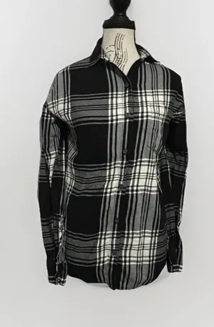 Old Navy The Boyfriend Flannel Shirt Womens Small Plaid Black White Long Sleeve thumbnail 1