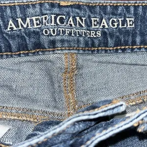 American Eagle Outfitters Blue Distressed Ankle Length Jeans(Size 6) thumbnail 7