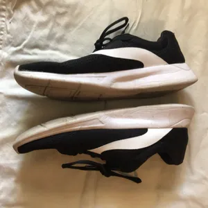 Black/white tennis shoes Size 10 thumbnail 2