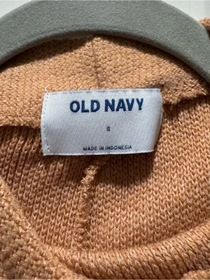 Old navy sweater. thumbnail 2