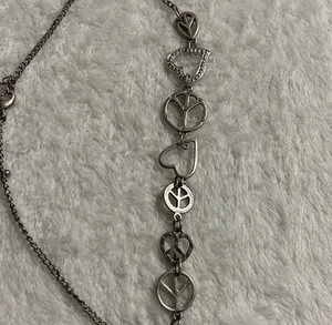 Fashion Costume Jewelry Aeropostale Hearts Peace Necklace thumbnail 4