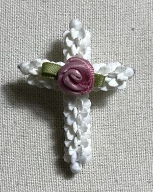 Vintage Religious Jesus Cross Christianity White Beaded Rose Brooch Sz 2” thumbnail 1