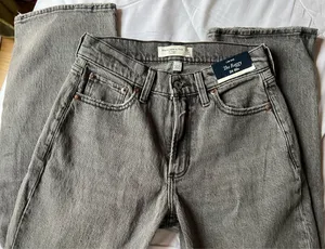Abercrombie Low-Rise Jeans thumbnail 1