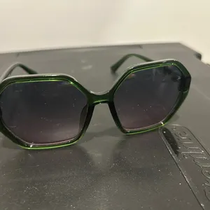 Green Sunglasses thumbnail 2