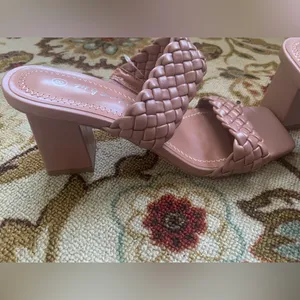 Pink Heels Size 8 thumbnail 4