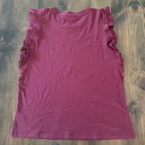 Michael Kors Ruffle Sleeve Top Medium Burgundy Gold Logo Tank Summer Casual thumbnail 3