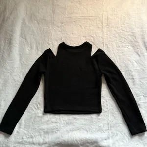ZARA Black Cold Shoulder Cutout Crop Sweater Top Size M Goth Chic Classy thumbnail 9