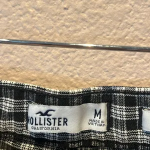 Hollister Women’s Black and White Plaid Stretchy Pants Medium Ultra High Rise thumbnail 6
