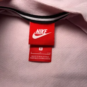 Nike Sportswear Essentials Light Pink Cropped Sweatshirt Crewneck Womens Small thumbnail 2