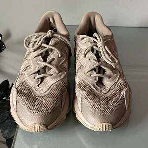 adidas Ozweego Chalky Brown Low Top Lace-Up Mesh Sneakers Rubber Sole GW9135 thumbnail 2