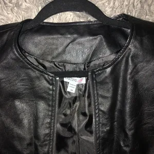 leather jacket thumbnail 4