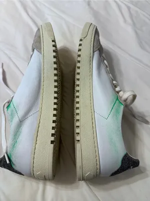 Off-White White & Gray Low-Top Sneakers w/ Silver Glitter Arrow Accent - Size 40 thumbnail 4