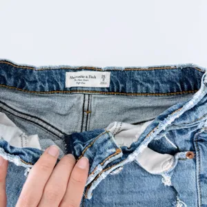 Abercrombie & Fitch Blue Denim Cutoff Shorts High Rise Distressed Frayed Hem 26 thumbnail 2