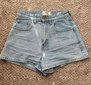 Cotton On High-Rise Mom Denim Shorts thumbnail 1