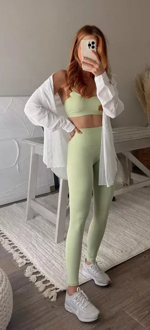 ALO yoga leggings and sports bra set in Iced Green Tea Heather Size X-Small leggings and size small bra thumbnail 1