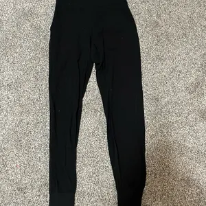 Black High-Waisted joggers thumbnail 3