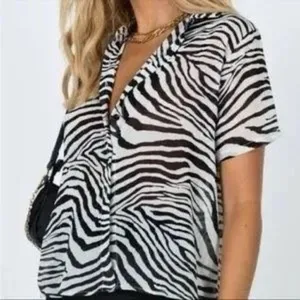 ✨Princess Polly Melissa Zebra Short Sleeve Sheer Button Up Sz 4 Shirt✨ thumbnail 4