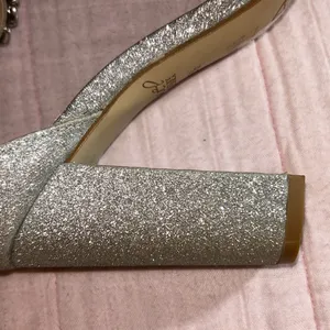 Badgley Mischka Jewel Size 6.5 Silver Jeweled Chunk Heels thumbnail 12