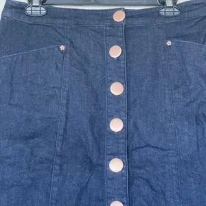 ModCloth Skirt Knee-Length Button Large  thumbnail 4