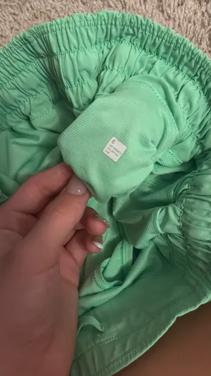 Green Lululemon hottie hot low rise 2.5 inch thumbnail 3