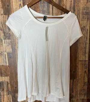 NWT Francesca's women white T-shirt size XXS ff thumbnail 1