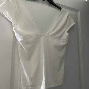 Caution to the wind Urban Outfitters White top thumbnail 4